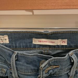 Levi’s 710 Skinny Medium Wash Jeans